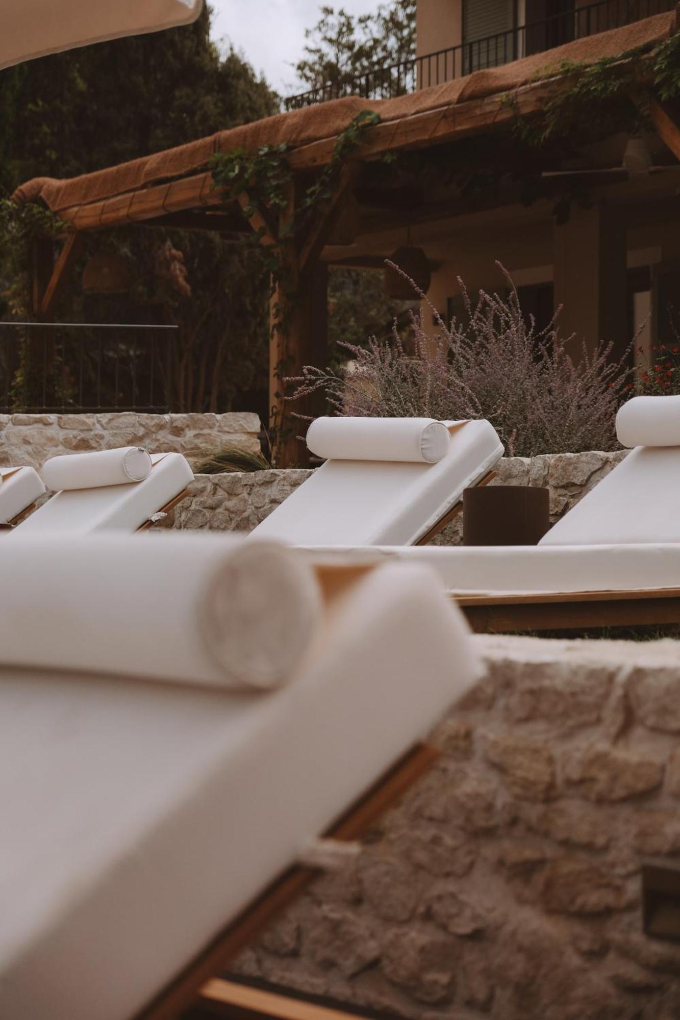Boutique Hotel Responsable Et Restaurant Basgi Basgi Saint-Florent  Exteriör bild